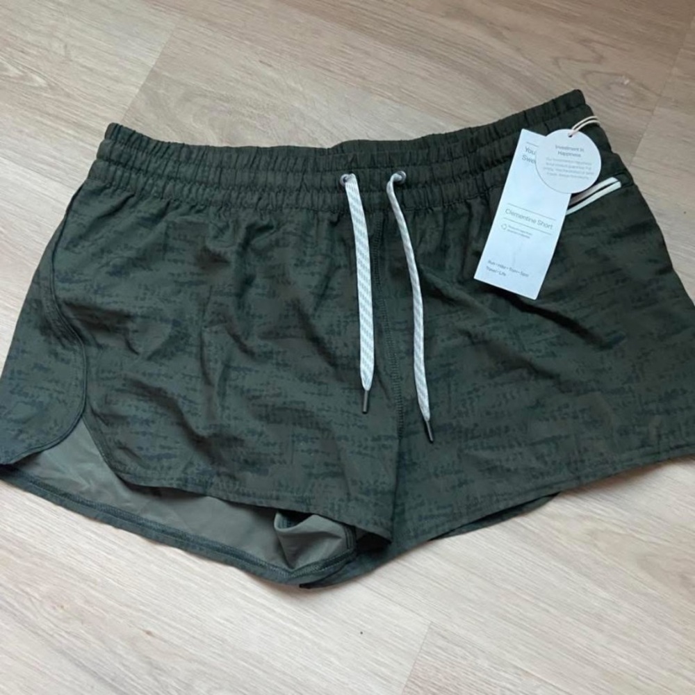 Vuori New Clementine Short XL Oregano Slub Green - Picture 2 of 3